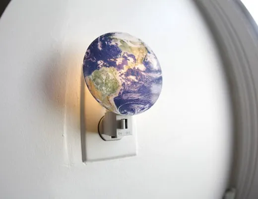 Kikkerland Night Light Earth